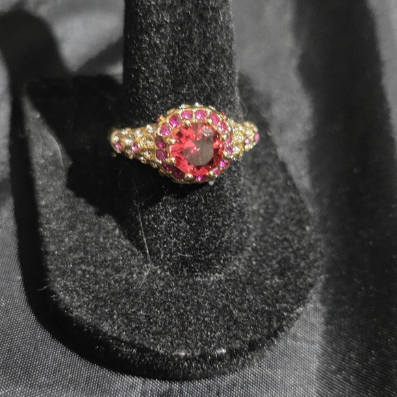 Elegant Gold Tone and Red Gemstone Fashion Ring Size 7 1/2 - Picture 4 of 5